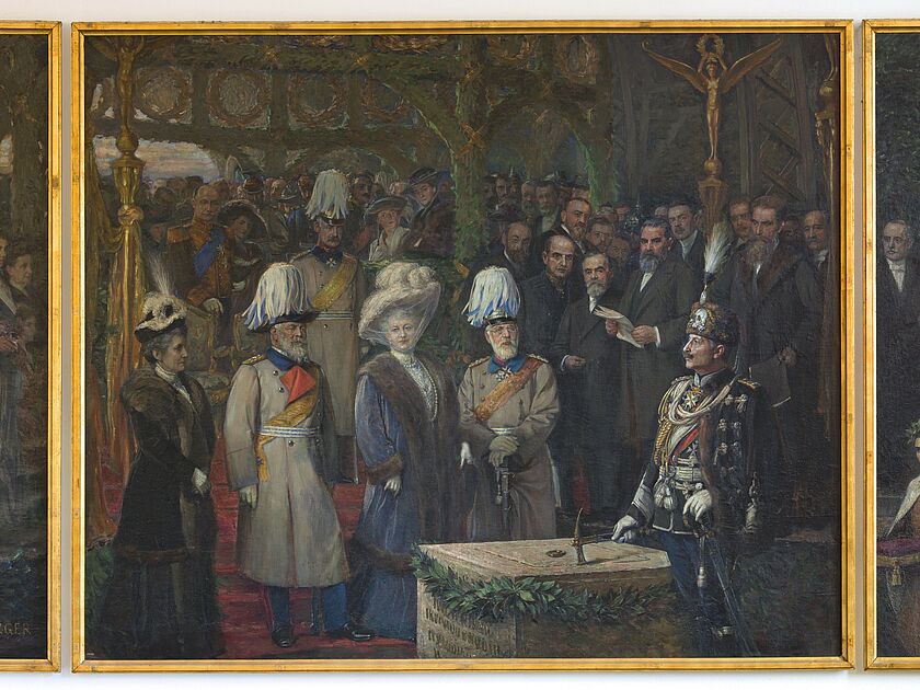 Grundsteinlegung für den Neubau des Deutschen Museums durch Kaiser Wilhelm II., Gemälde von Georg Waltenberger, 1916. Die dekorierten Herrschaften im Vordergrund sind (von rechts) Kaiser Wilhelm II., Prinz Ludwig von Bayern, Kaiserin Augusta Viktoria, Prinzregent Luitpold, Prinzessin Therese von Bayern. Leicht links hinter Wilhelm II. steht Oskar von Miller.