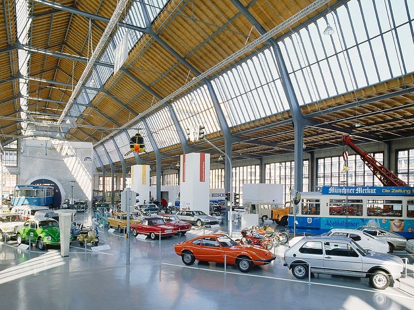 Blick in den "Stadtverkehr" in Halle I des Verkehrszentrums