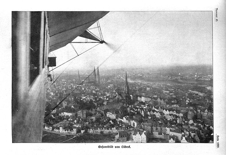 Lübeck vom Zeppelin aus fotografiert.