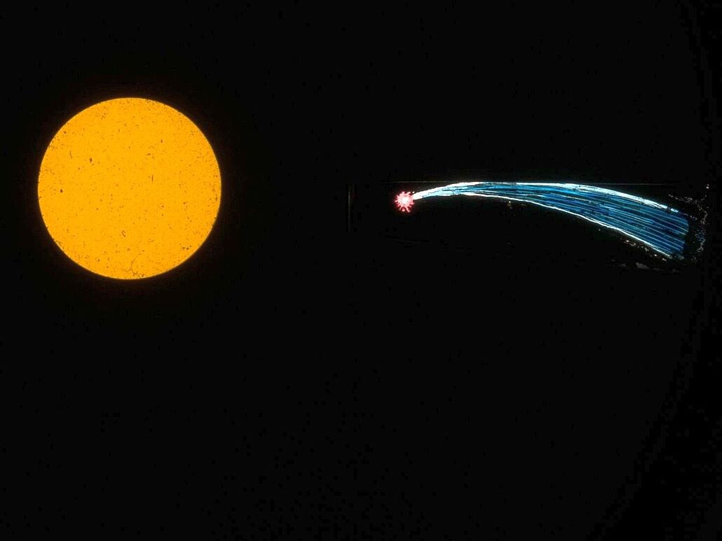 Foto: Laterna magica-Scheibe, Chromatrop, Exzentrische Bahn eines Kometen (Halley). Deutsches Museum, Inv.-Nr. 61580T10.