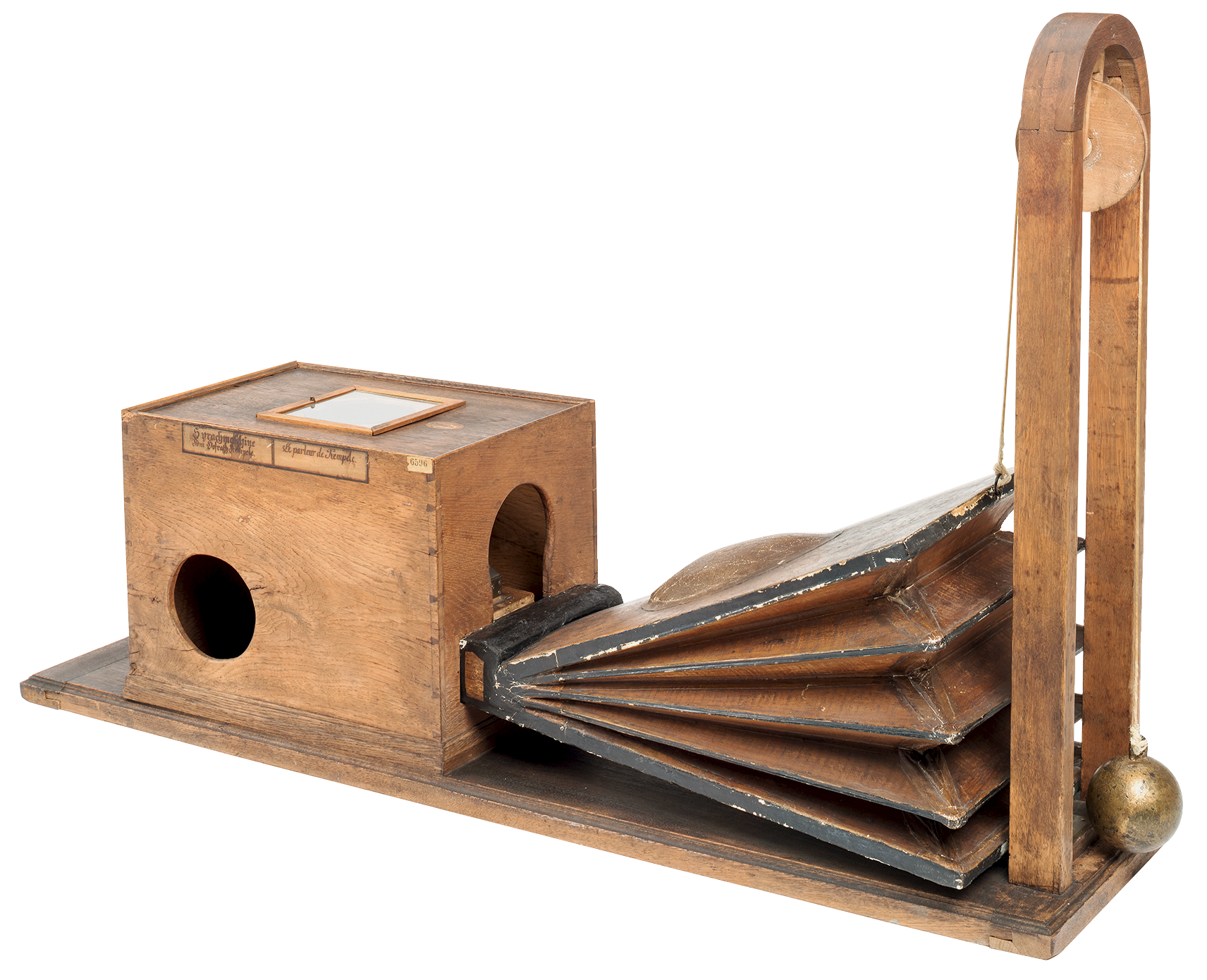 Original Kempelen’scher Sprechapparat aus Holz.