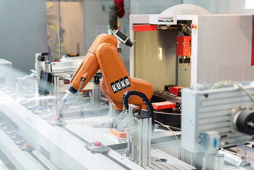 Moderne computergesteuerte Fertigung eines Haftmagnet.