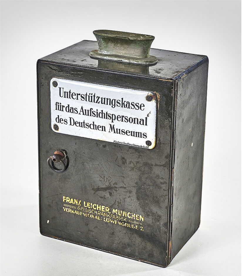Trinkgeldkassette mit Aufschrift: "Unterstützungskasse für das AUfsichtspersonal des Deustchen Museums".