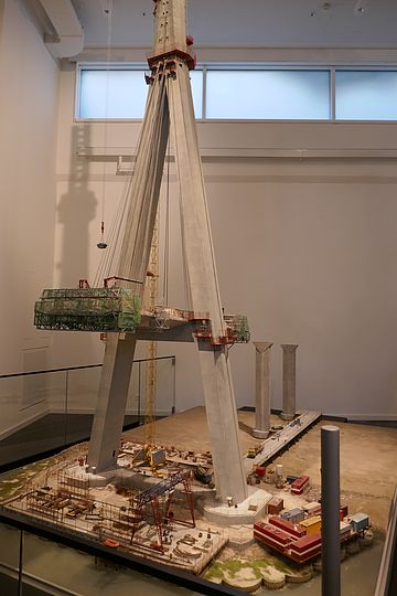 Modell der Bauarbeiten an einem Brückenpfeiler 