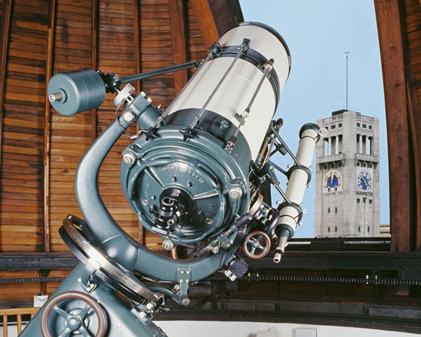 Der restaurierte Goerz Reflektor in der Oststernwarte.