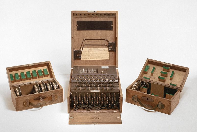 Rotor cipher machine ENIGMA M4, with housing and rotor boxes.