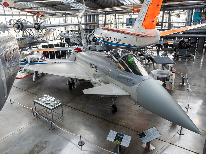 Militäflugzeug Eurofighter EF-2000 DA-1 in der Flugweerft Schleißheim.