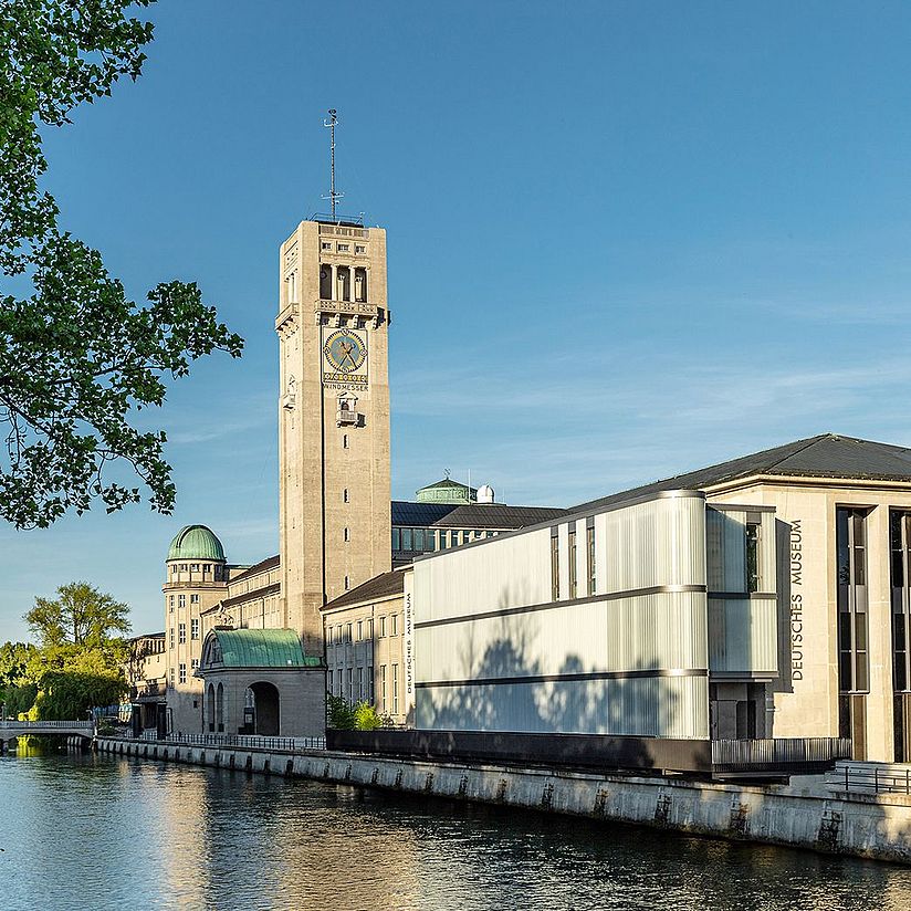 Blick auf die Museumsinsel mit dem Sammlungsbau