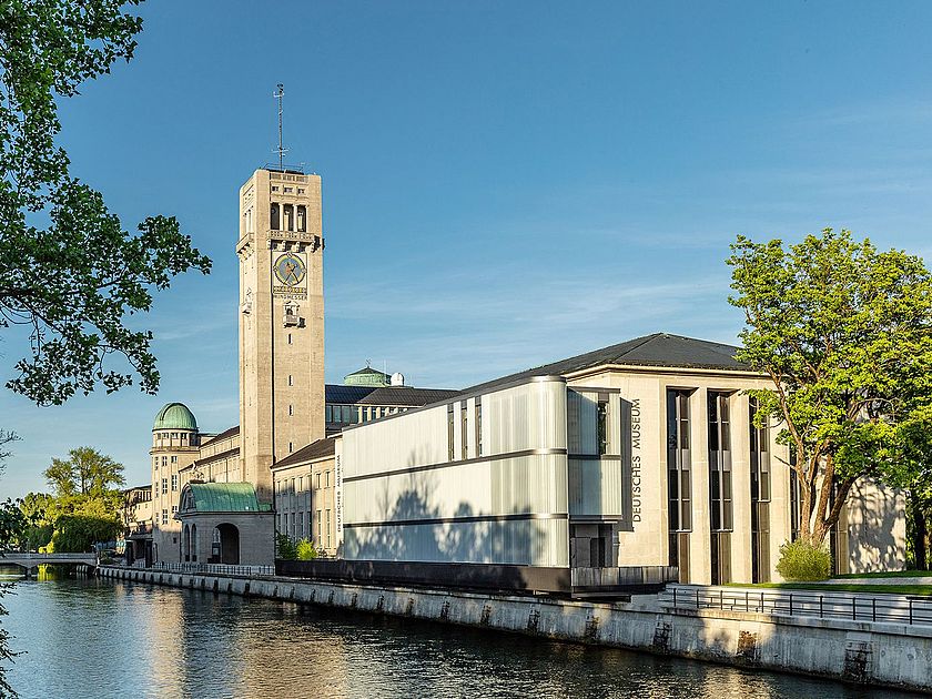 Blick auf die Museumsinsel mit dem Sammlungsbau.