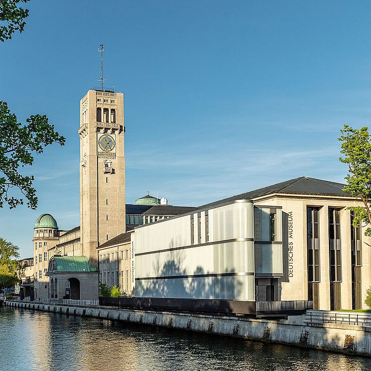 Blick auf die Museumsinsel mit dem Sammlungsbau.