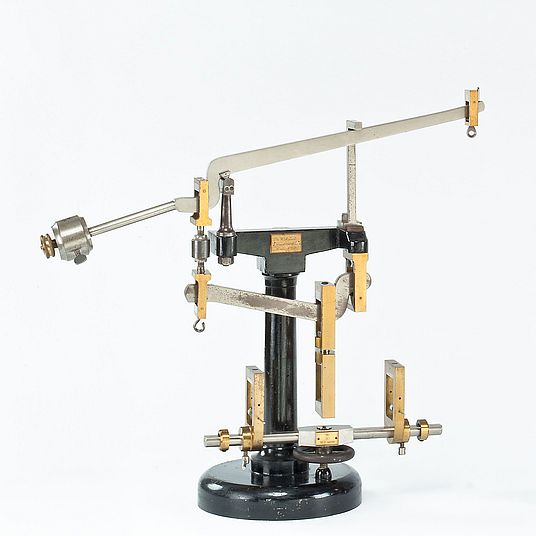 Universal-Zugfestigkeitsapparat von Michaelis, 10-teilig.