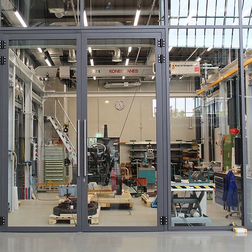 Blick in die gläserne Werkstatt im Verkehsrzentrum.