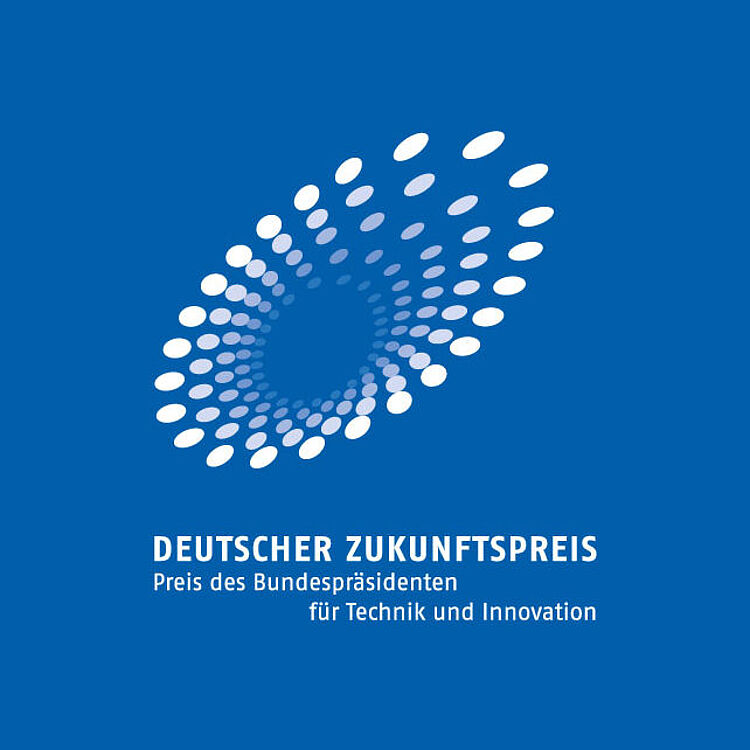 kreis03_weiss_02 Logo auf blauem Hintergrund mit stilisiertem, wirbelförmigem Kreis aus weißen und hellblauen Ovalen über dem Text "DEUTSCHER ZUKUNFTSPREIS" und der Unterzeile "Preis des Bundespräsidenten für Technik und Innovation".