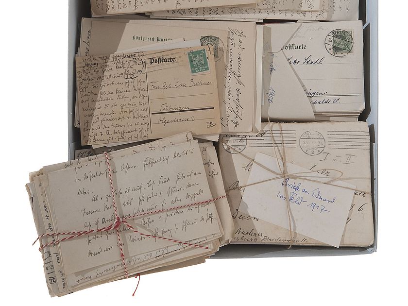 Archivschaltel mit Briefen.