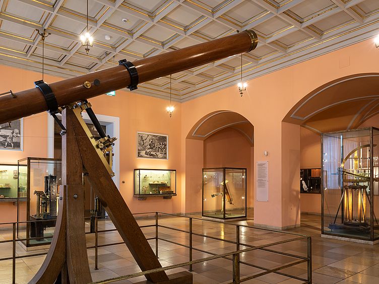 Fraunhofer Refraktor (Fernrohr) in der Akademiesammlung.