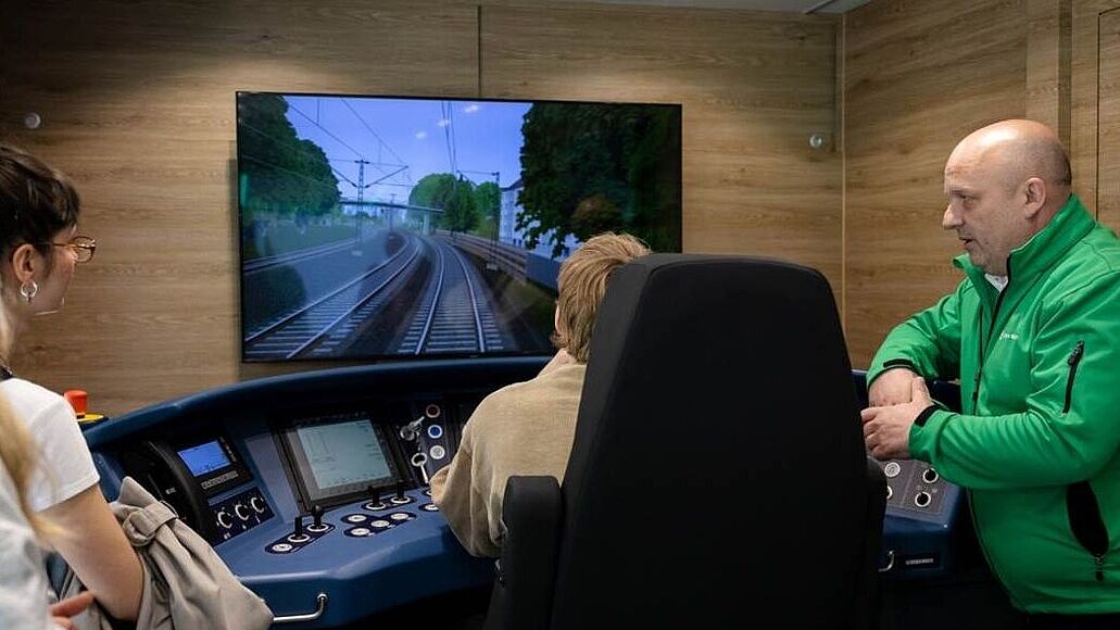 Weitere Informationen zum rollenden Simulator der S-Bahn München.