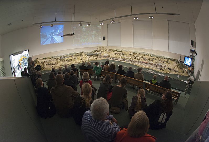 Eine Vorführung in der Modellbahn-Ausstellung, wie sie ab ca. 1991 zu sehen war.