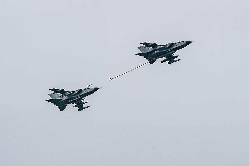 Air refueling between two Tornados