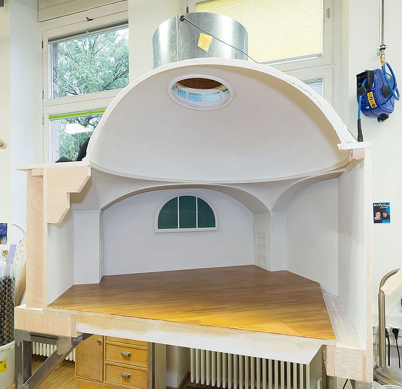 Entstehung des Äther-Dom Dioramas in den Werkstätten.