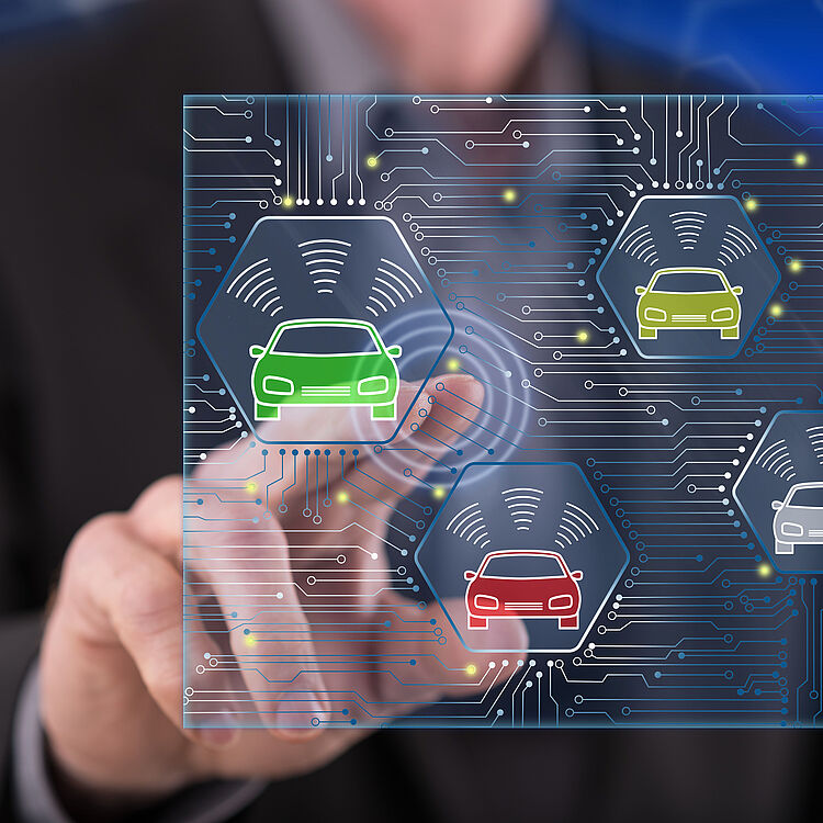 Transparenter Touchscreen mit Auto-Symbolen.