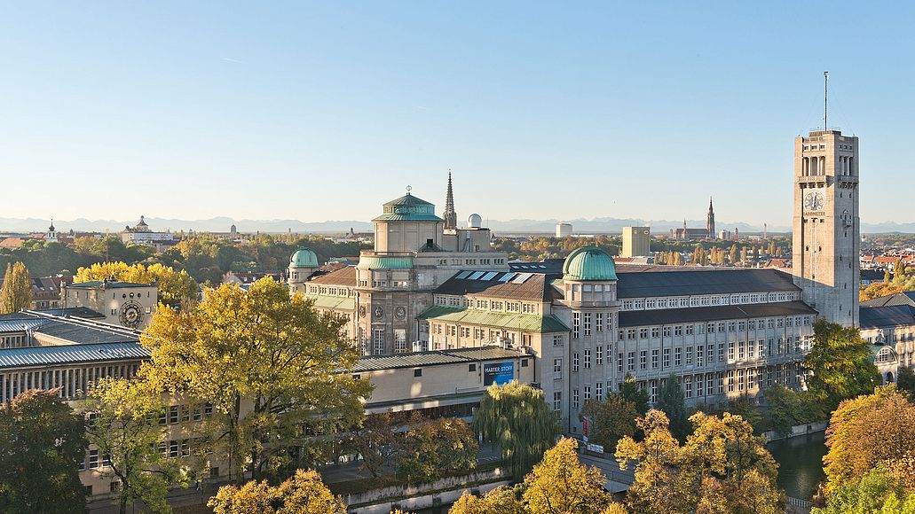Blick auf die Museumsinsel mit dem Sammlungsbau in München.