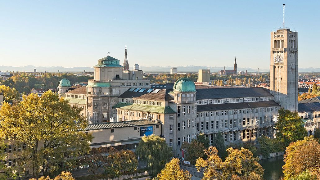 Blick auf Museumsinsel Blick auf die Museumsinsel mit dem Sammlungsbau in München.