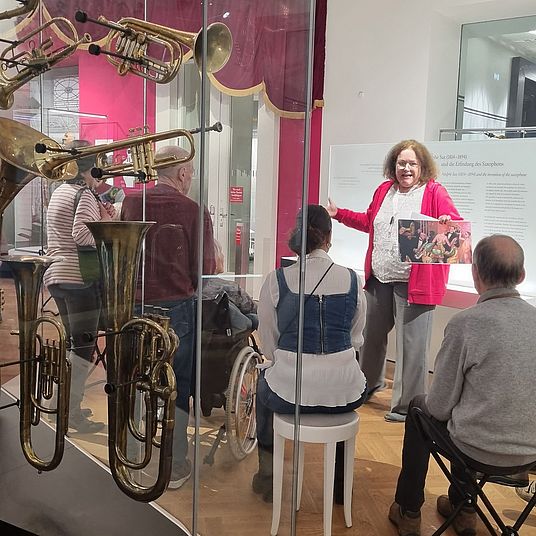 zu den Führungen für Menschen mit Demenzerkrankung