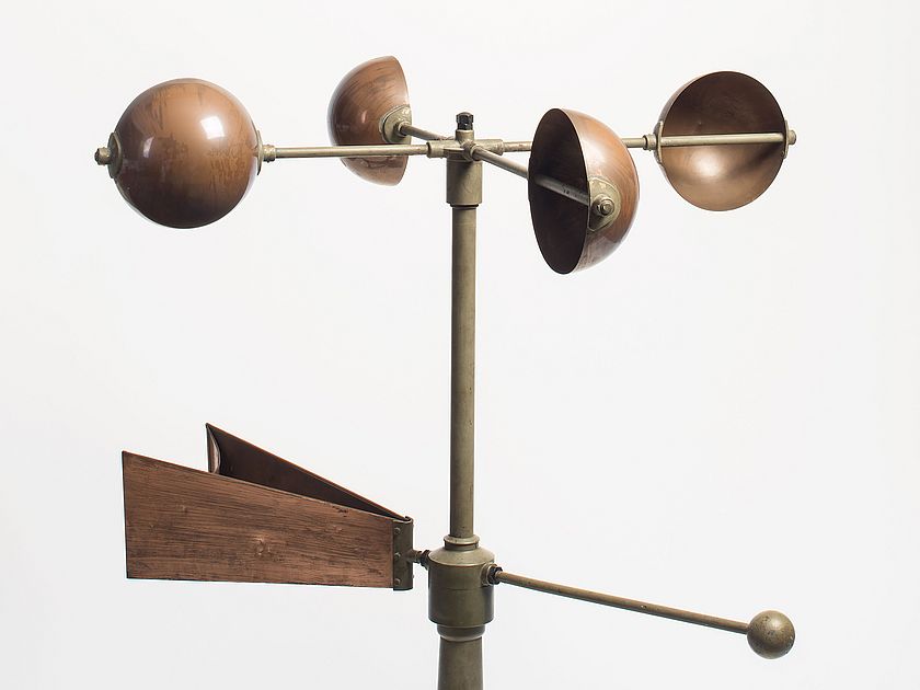 Anemograph mit Windfahne und Schalenkreuz.