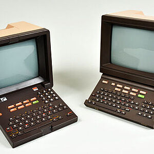 Zwei Geräte des französische Bildschirmdienst Minitel.
