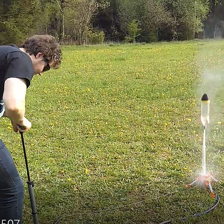 Test einer Wasserrakete.