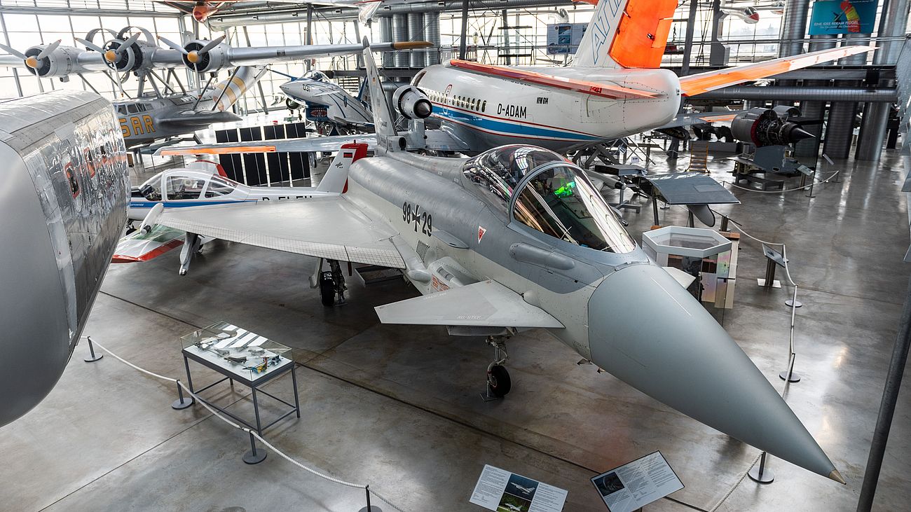 Militäflugzeug Eurofighter EF-2000 DA-1 in der Flugweerft Schleißheim.