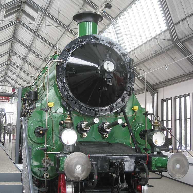 Schnellzug-Dampflok S 3/4 in Halle II des Verkehrszentrums.
