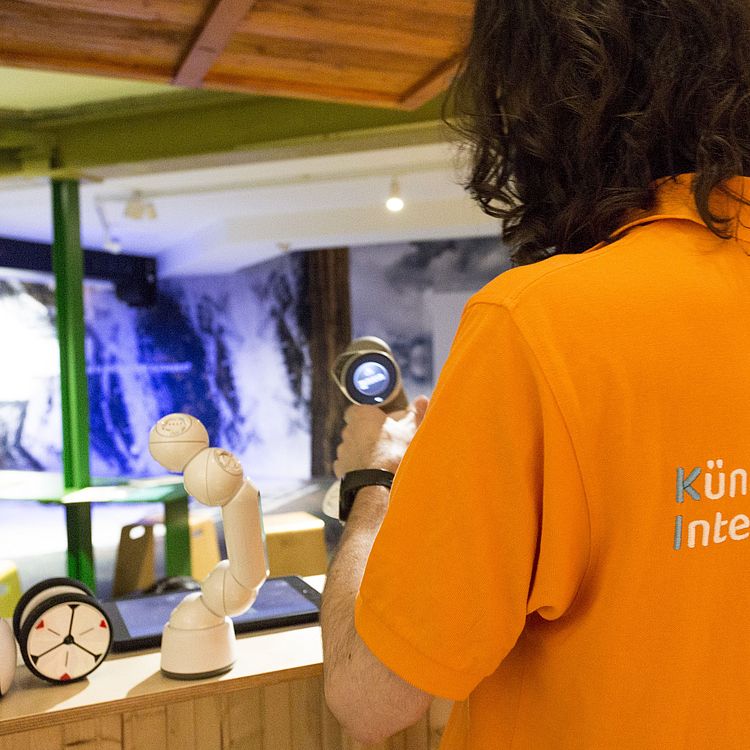 Kiosk der Erlebnis- und Erfahrungsraum für Kinder und Familien zur Digitalisierung und KI