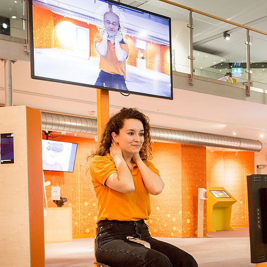 Exponat Deep Fake im Erlebnisraum KI des Deutschen Museums Bonn.