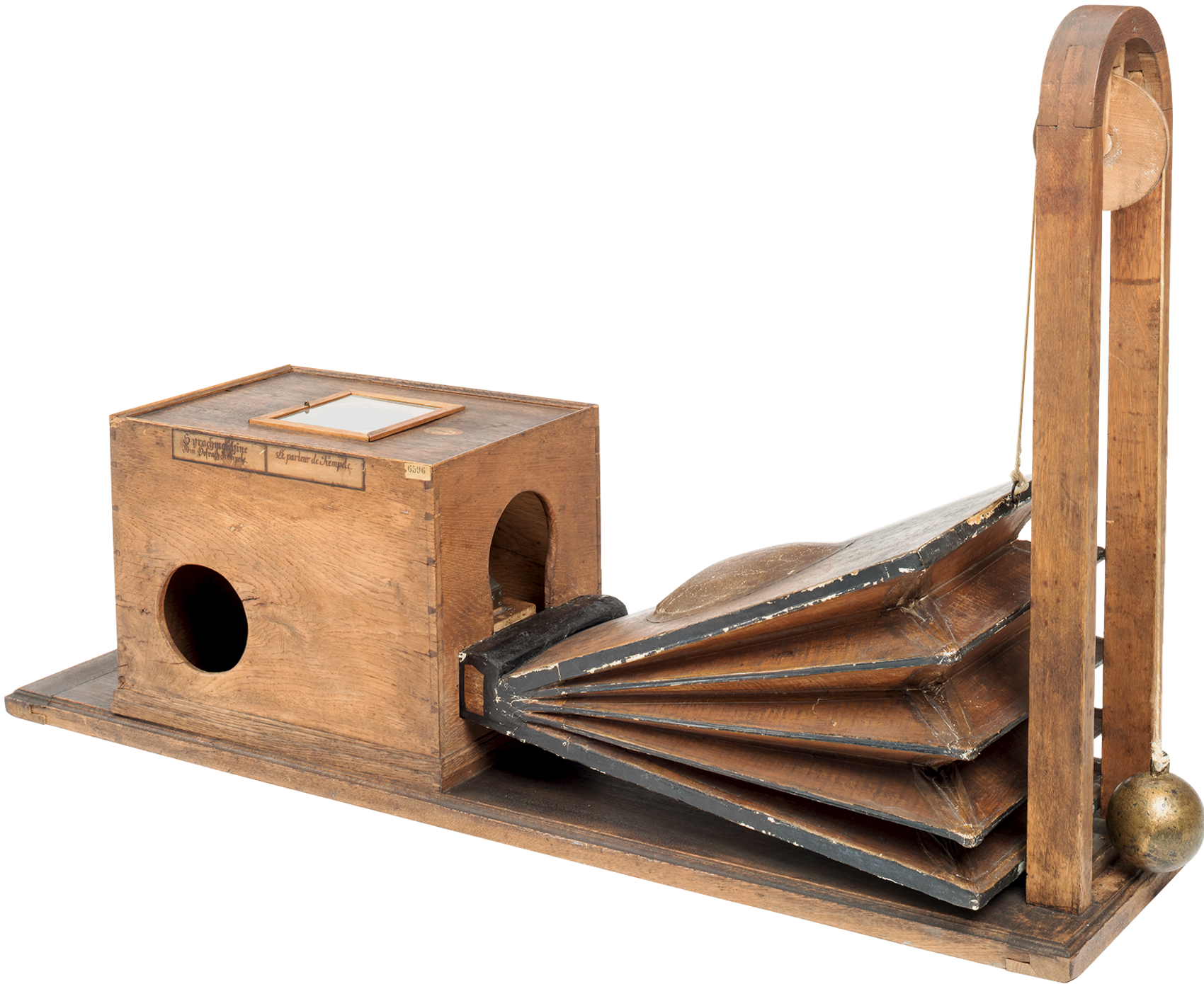 Original Kempelen’scher Sprechapparat aus Holz.