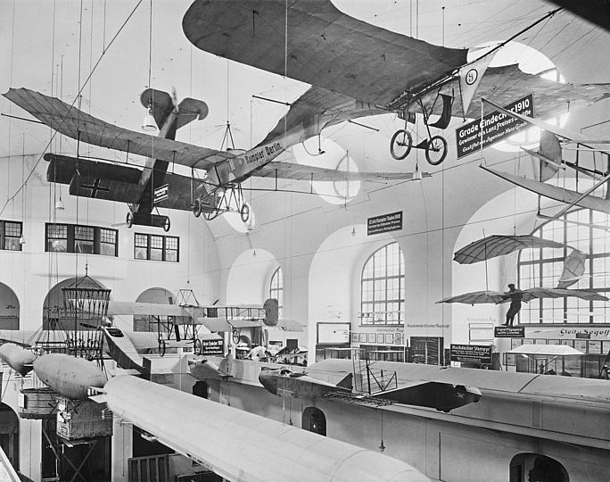 Permanent exhibition on aviation in the Old Aviation Hall, Museumsinsel 1 (1925–1942)