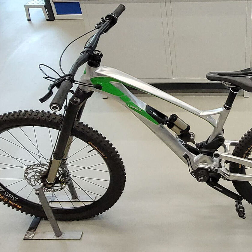 Mountainbike Europe von der Seite.