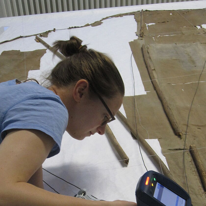 Materialidentifikation an den metallenen Spandrähten mit einem tragbaren Gerät zur Röntgenfluoreszenzanalyse 