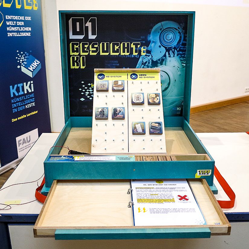 Schulmuseum Nürnberg/FAU KIKi Lernlabor Boxen KI in der Kiste Künstliche Intelligenz Schulmuseum Nürnberg Zukunftsmuseum FAU