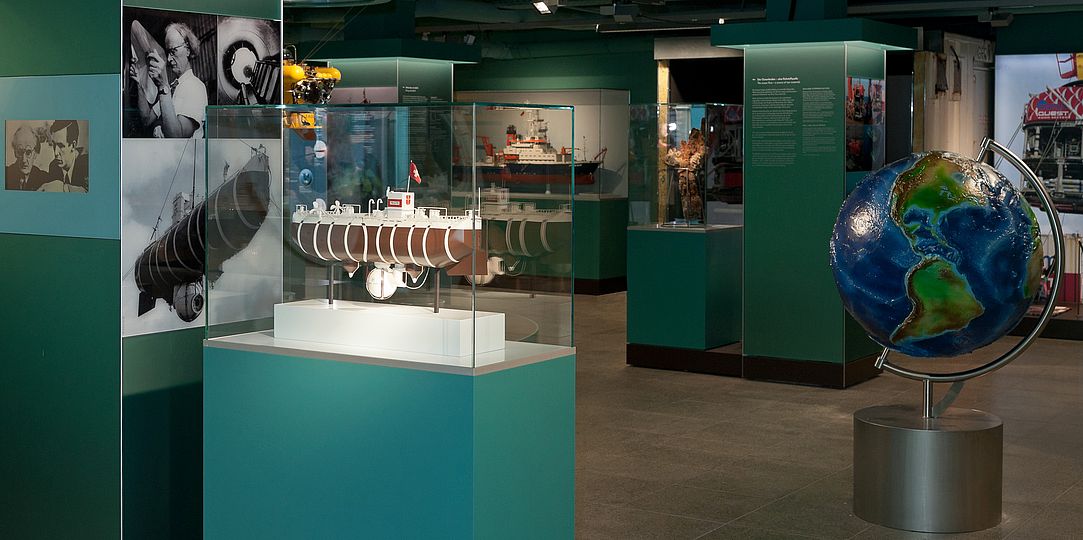 Blick in die Ausstellung Meeresforschung.