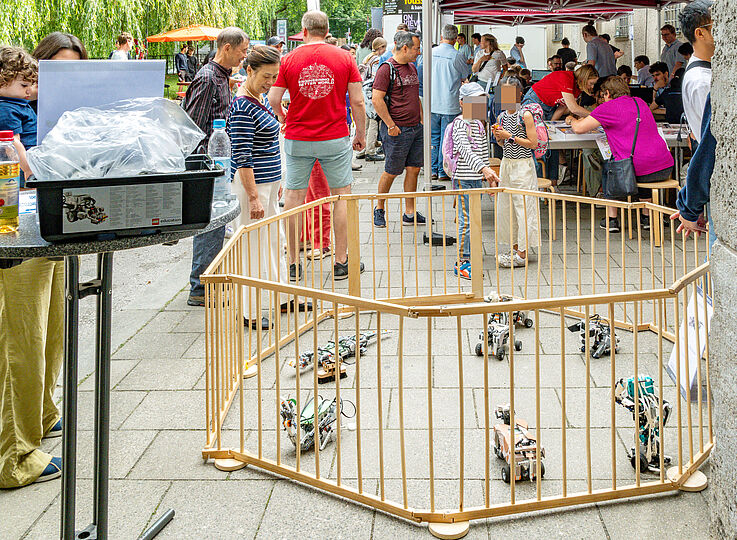 Roboterwelpen auf dem Forum der Zukunft 2025, Kindertag