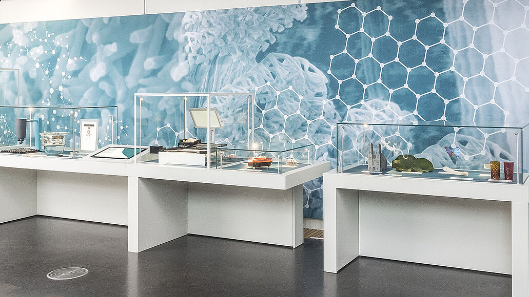 zur Ausstellung Nano- und Biotechnologie.