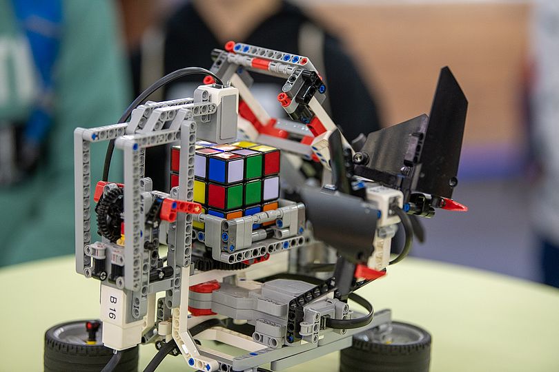 Roboter mit Rubik