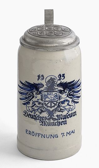 Bierkrug aus Steingut, beschriftet Deutsches Museum, 7. Mai 1925