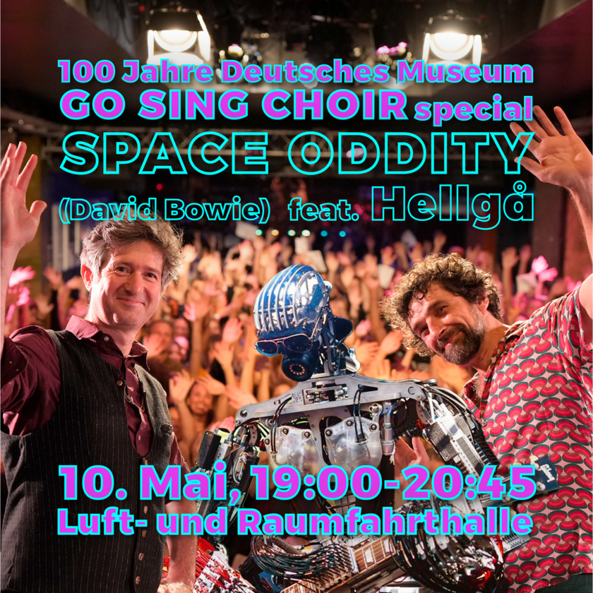 Viele Menschen singen und vorne steht ein Roboter Gitarrist