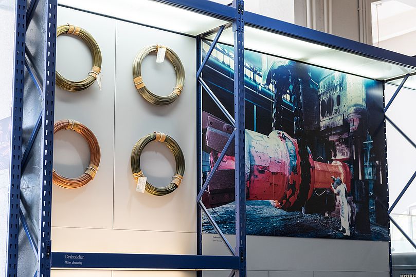 Vitrine über die Metallverarbeitungsmethoder Drahtziehen.