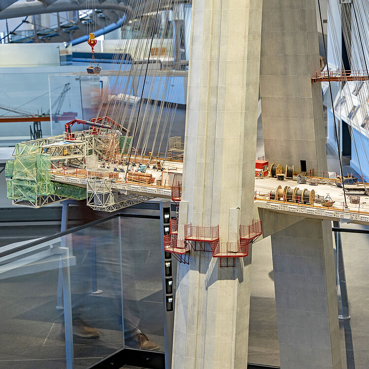 Detailaufnahme Modell "Baustelle der Normandiebrücke".