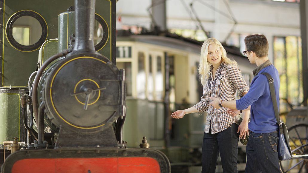 zu den Führungen und Vorführungen