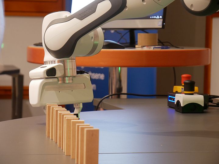 Roboterarm in Aktion Projekt Geriatronik