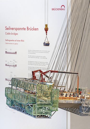 Detailaufnahme Modell "Baustelle der Normandiebrücke".
